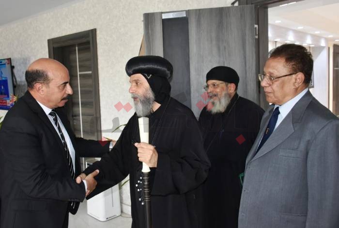 الأنبا بيشوي يشكر محافظ أسوان لدعمه إنشاء كنيسة بـ"الصداقة الجديدة"
