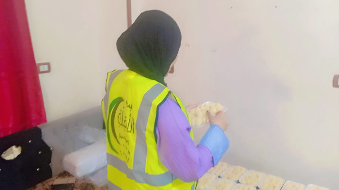 في اليوم العالمي للعمل الخيري..  شباب أسوان يصنعون الأمل بالتطوع