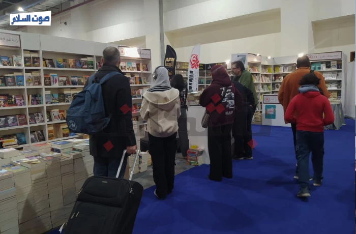 استدانة أو انسحاب.. مناورات دور النشر مع ارتفاع أسعار أجنحة المعرض