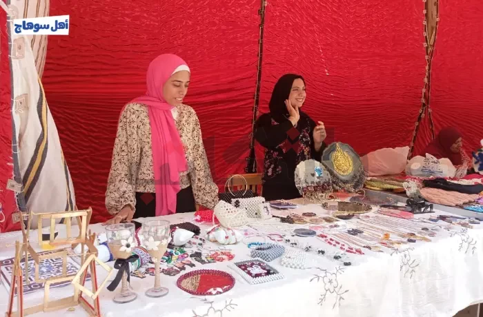 للمرة الأولى.. "أهلًا بالمدارس" يحتضن الحرف اليدوية بجامعة سوهاج