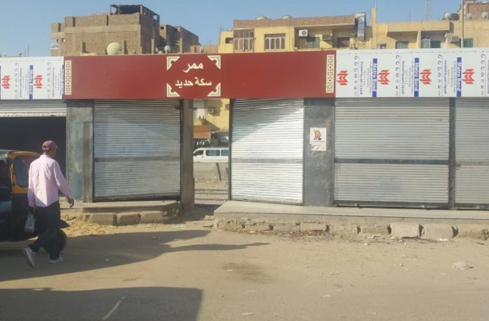 مزلقان السيل مغلق ولا منفذ آمن.. أهالي يواجهون خطر العبور