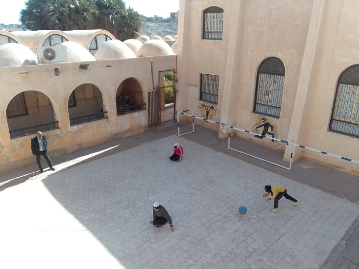 كرة الجرس.. مكفوفات تحدّين العتمة في ملاعب غير مهيأة