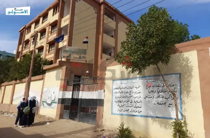 طلاب ثانية ثانوي بأسوان: الفيزياء فوق المتوسط واللغات سهلة