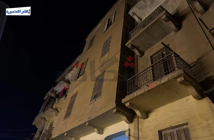 انهيار السقف شتاءً تشققات الجدران صيفًا.. عقارات آيلة للسقوط في "المختلط"
