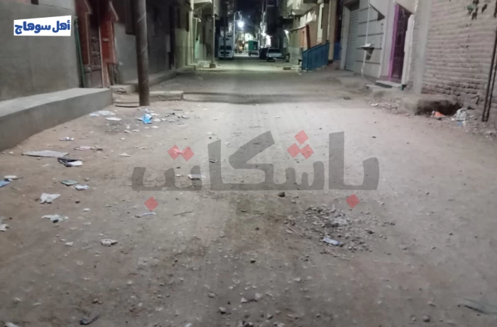 "حُفر" و "أتربة".. شارع عمار بن ياسر بأخميم متهالك منذ ثلاث سنوات