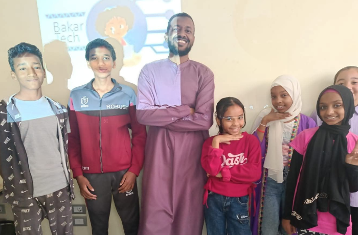 "بكار تِك".. فريق يحارب الأمية التكنولوجية في أسوان