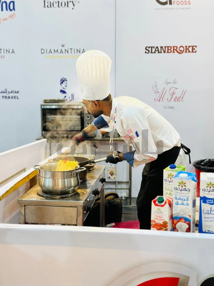 محمد أشرف.. شيف يصنع نكهة جديدة للطهي في الصعيد